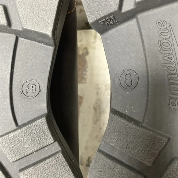 Blundstone Chelsea Boots - Picture 6 of 7